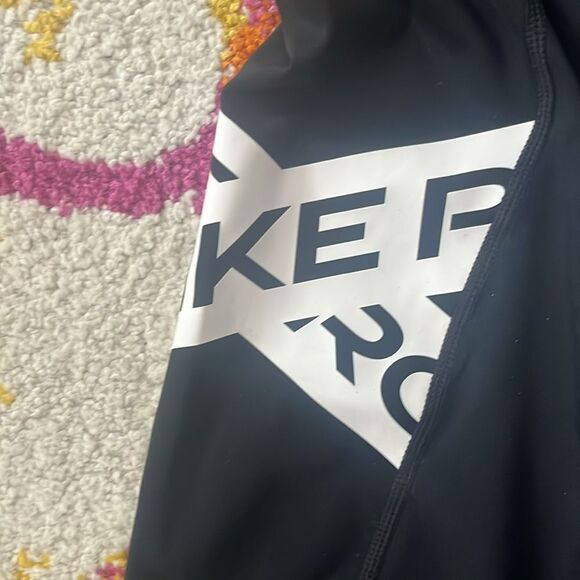 NIKE BLACK PRO LOGO CAPRI LEGGINGS MEDIUM - Picture 7 of 8